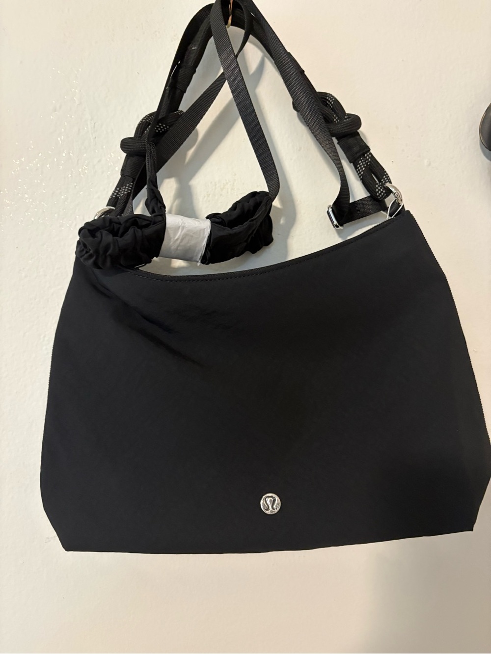 LULULEMON convertible ruched crossbody bag - Picture 4 of 10